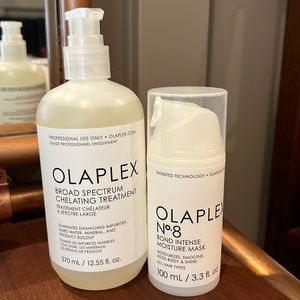 New unopened Olaplex chelating treatment 12.55 oz and #8 deep conditioner.